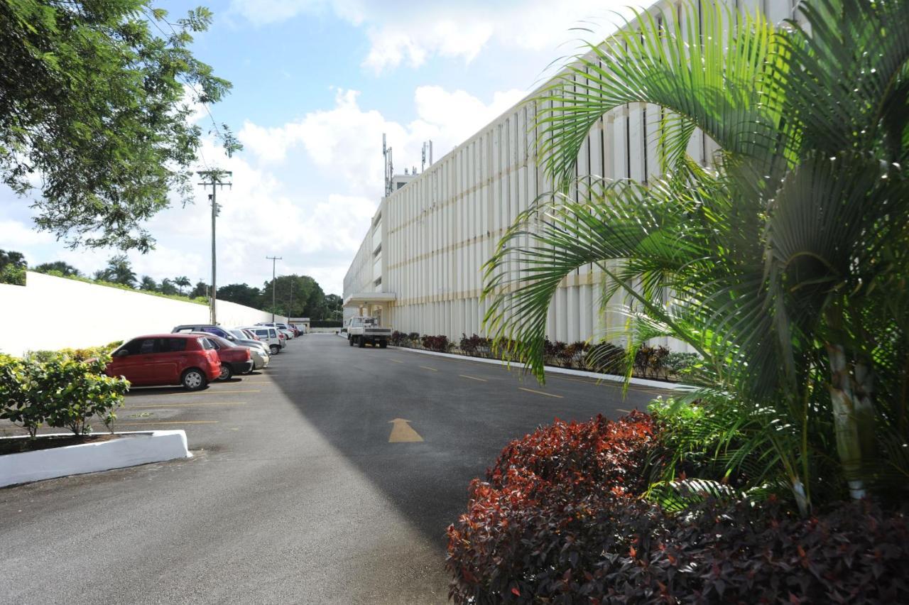 Ground Floor Apartment Located In Hometown, 5 Min Walk To The Beach Saint James Exterior photo